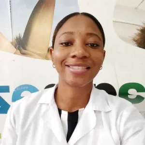 Dr. Berenice NGONYA : Chirurgien-dentiste