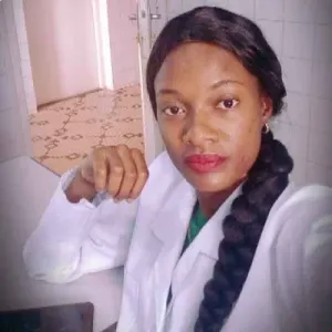 Dr. Josephine EKAME : Chirurgien-dentiste